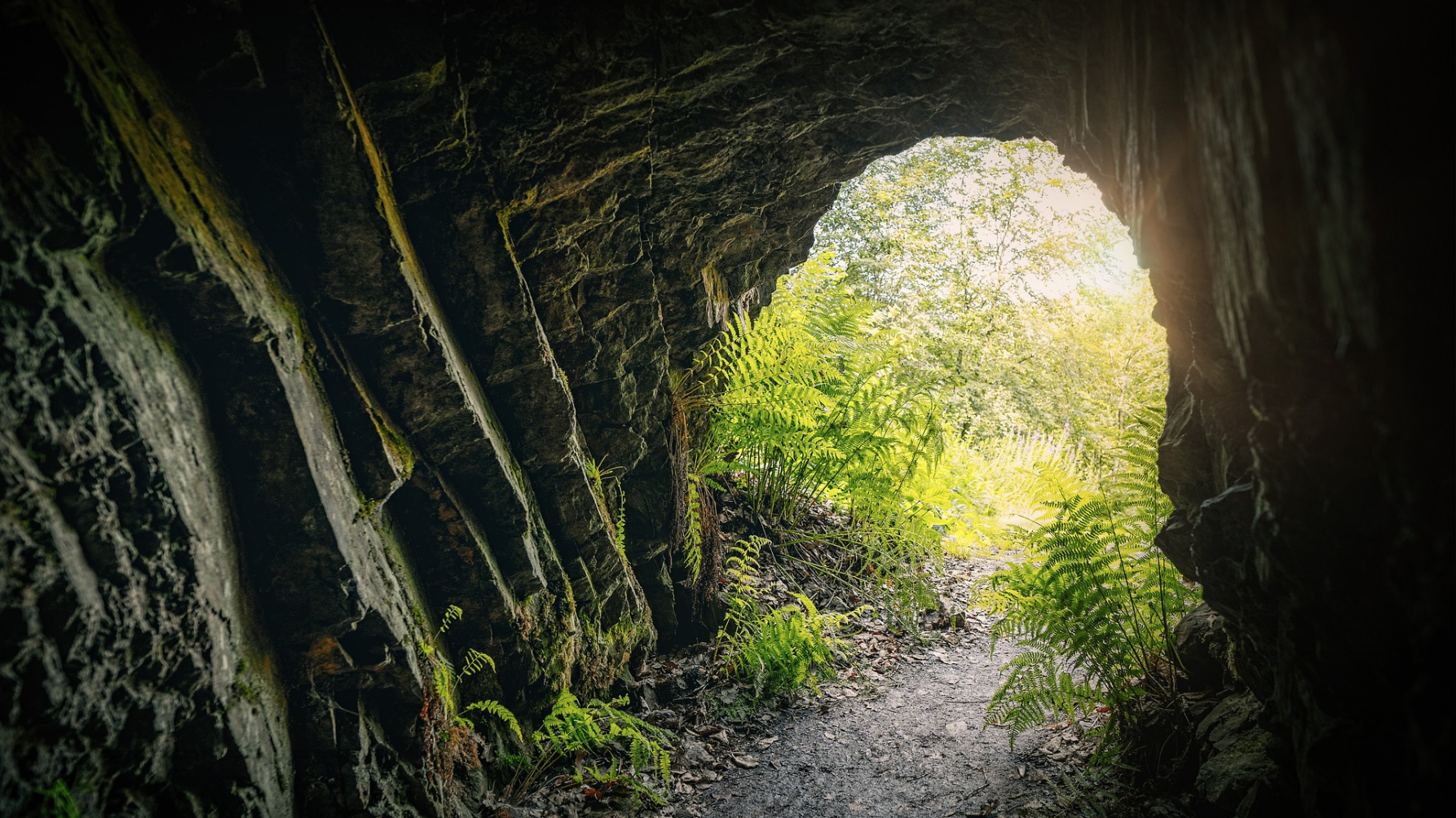 grot met uitgang naar buiten