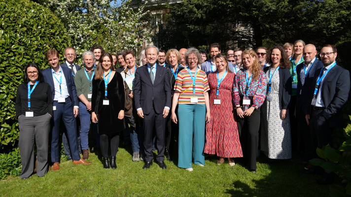 groepsfoto bijeenkomst Franse ambassade